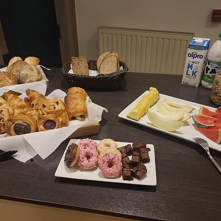 Hobbit Hotel Brussels Airport Завентем Экстерьер фото