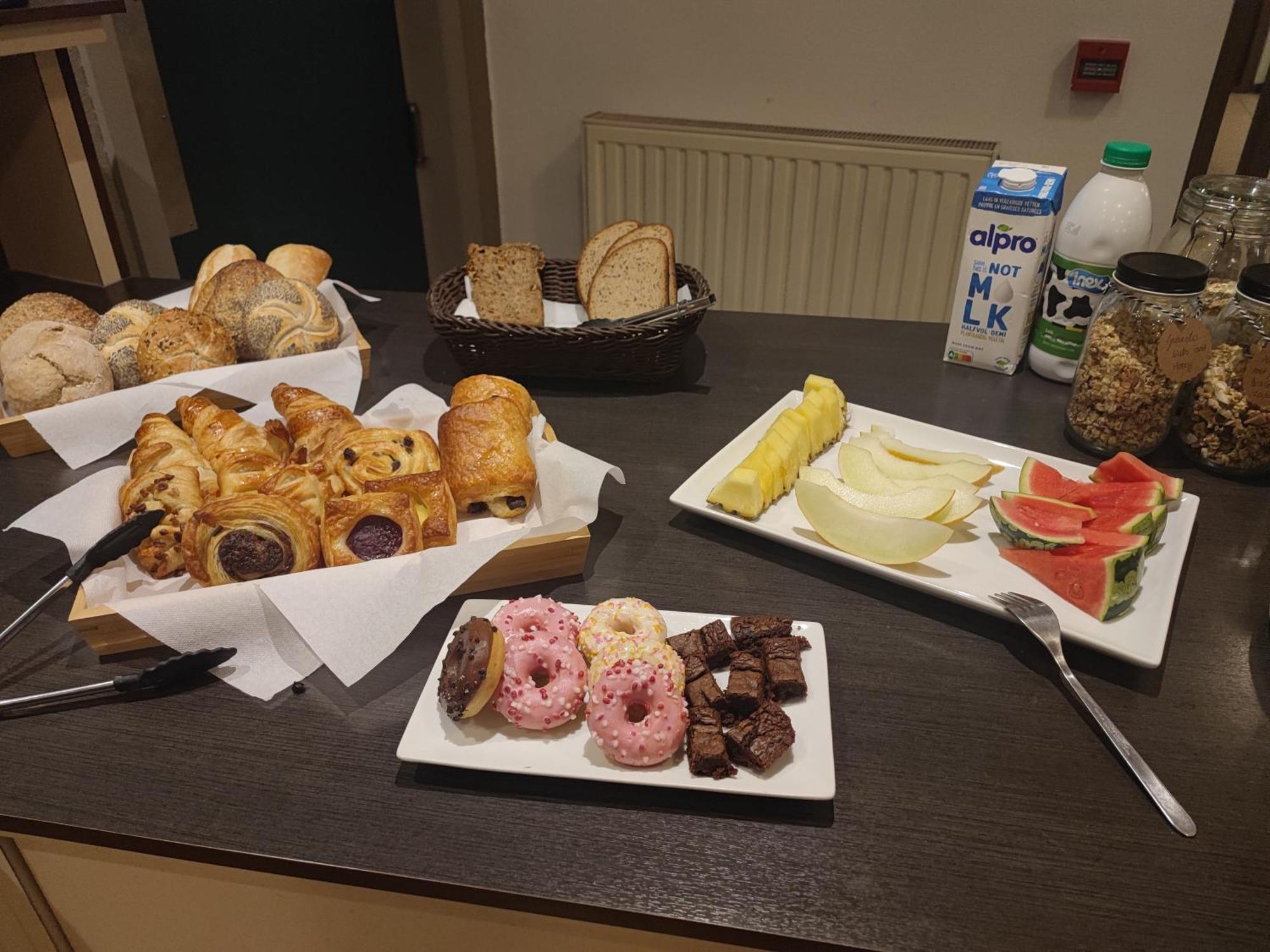 Hobbit Hotel Brussels Airport Завентем Экстерьер фото