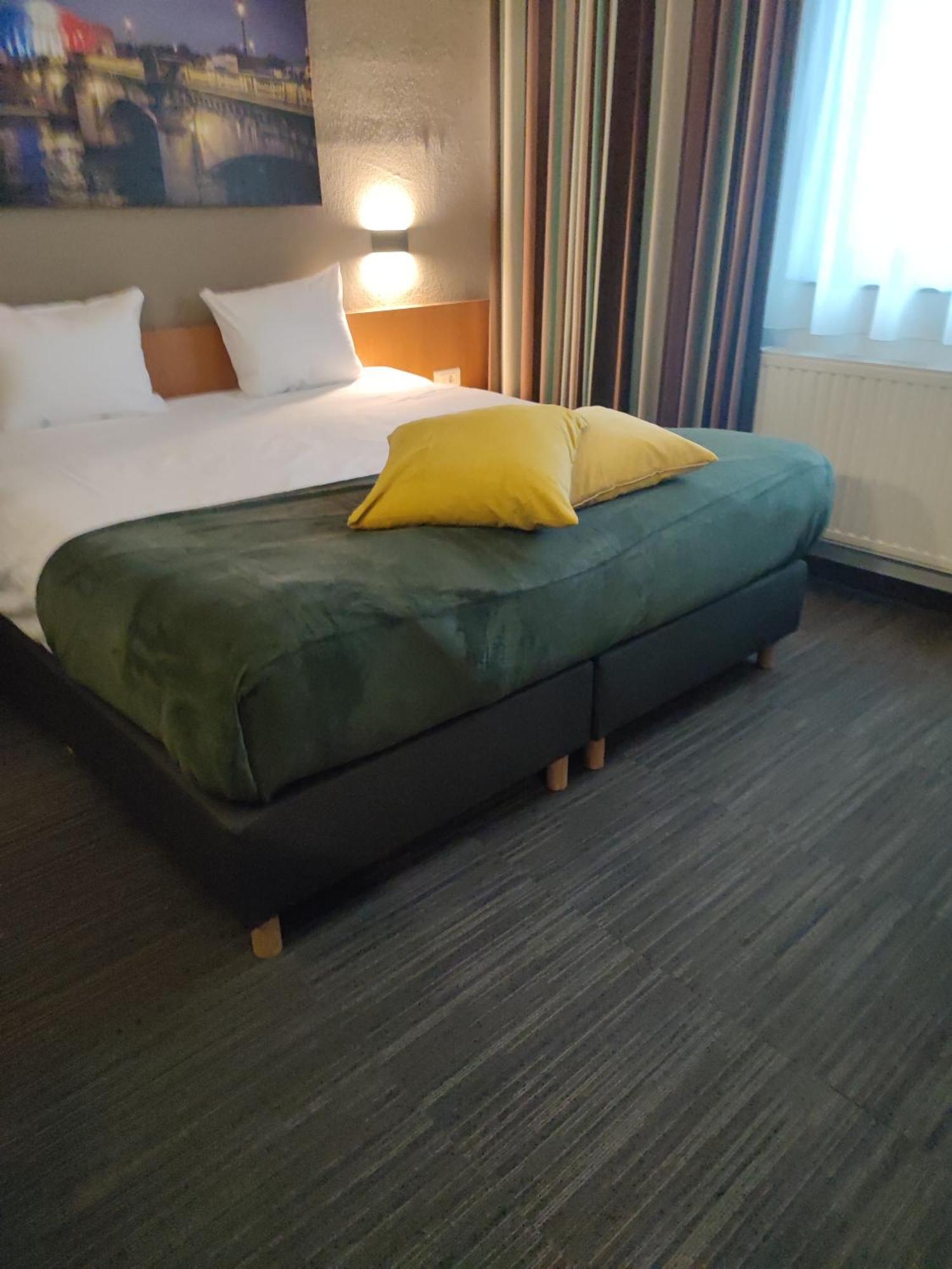 Hobbit Hotel Brussels Airport Завентем Экстерьер фото