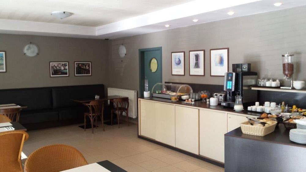 Hobbit Hotel Brussels Airport Завентем Экстерьер фото