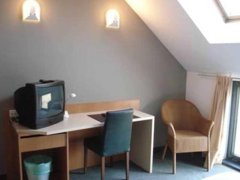 Hobbit Hotel Brussels Airport Завентем Экстерьер фото
